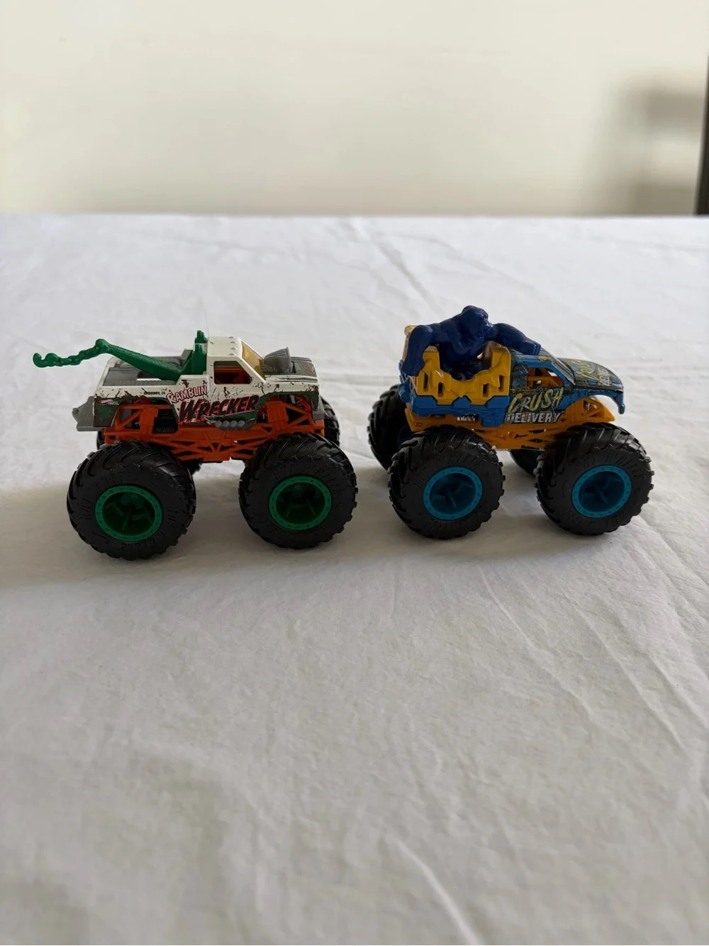 Hot Wheels 1:64 Die-Cast Monster Trucks Lot Ramblin' Wrecker & Crush Delivery
